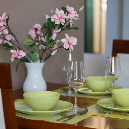 Atmospheric And Spacious In For 3 People By Renters Lägenhet *