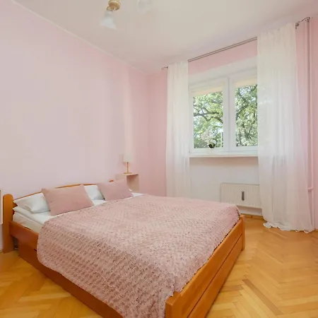 Atmospheric And Spacious Apartment In Warsaw For 3 People By Heyrent