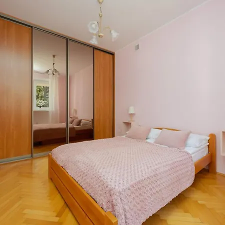 Atmospheric And Spacious In For 3 People By Renters Lägenhet *