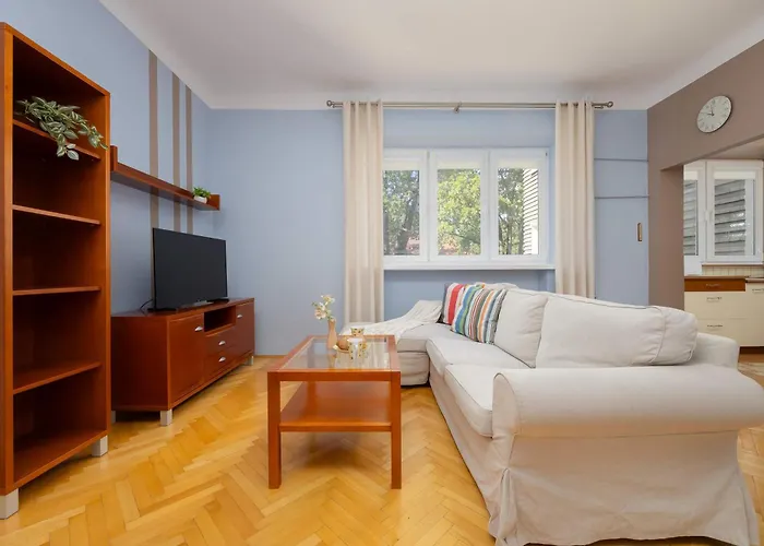 Apartment Atmospheric And Spacious In For 3 People By Renters